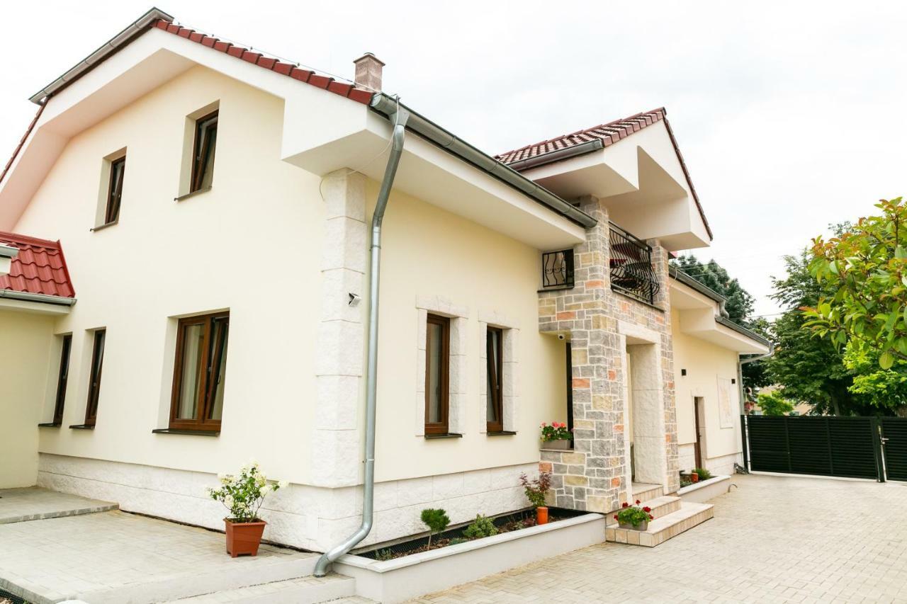 Solegutta Bed & Breakfast Kolarovo Exterior photo