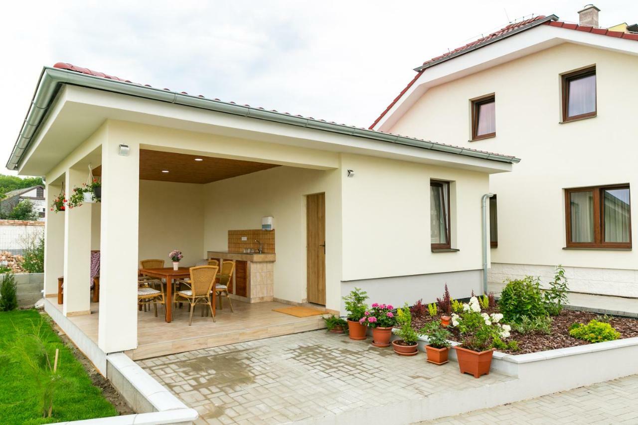 Solegutta Bed & Breakfast Kolarovo Exterior photo